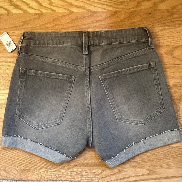 Old Navy Women's High-Waisted O.G. Gray 3" Cut-Off Jean Shorts - Picture 5 of 6